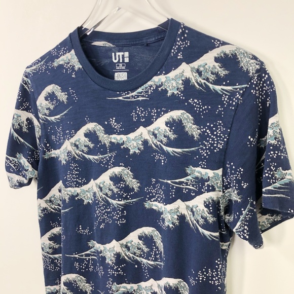 Uniqlo x Hokusai Blue Japanese Giant Waves Graphic - Picture 4 of 8
